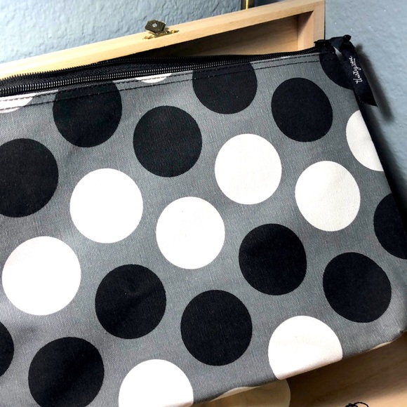 thirty-one Handbags - thirty- one large cosmetic bag